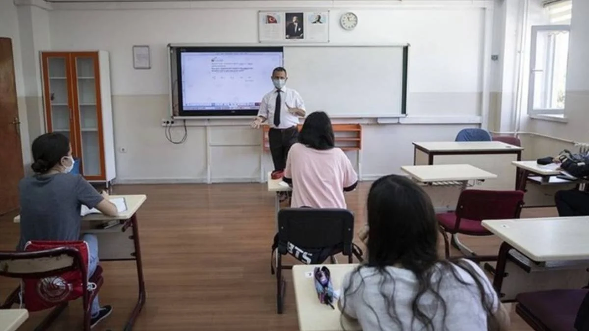 MEB 2022 İl içi isteğe bağlı yer değiştirme (tayin) başvurusu ne zaman? İl içi, İller arası, Aile birliği, sağlık, can güvenliği mazeretli öğretmen yer değiştirme ne zaman?