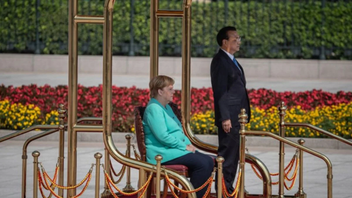 Merkel, çok konuşulan titreme nöbetlerinin nedenini açıkladı!