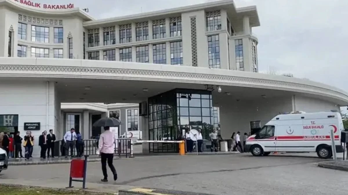 Sağlık Bakanlığı önünde eylem yapan kim? Ambulans şoförü Sağlık Bakanlığı önünde neden eylem yaptı? Sağlık çalışanı niye eylem yaptı, ne istedi, ne dedi?