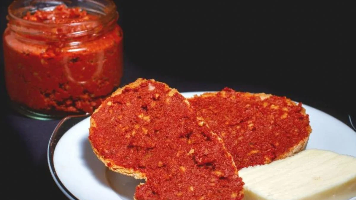 Salçalarla kolay acuka nasıl yapılır? Acuka kahvaltılık sos nasıl yapılır? Pratik kahvaltılık sos tarifi
