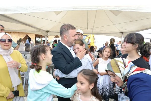 Sincan Belediye Başkanı Murat Ercan işitme engelli çocuklarla keyifli bir gün geçirdi