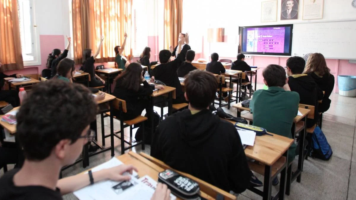 Sınıf tekrarı koşulları 2022 | Lisede kaç dersten kalınca sınıfta kalınır? Lise 9. sınıf, 10.sınıf, 11.sınıf ve 12. sınıfta kaç zayıfla sınıfta kalınır?