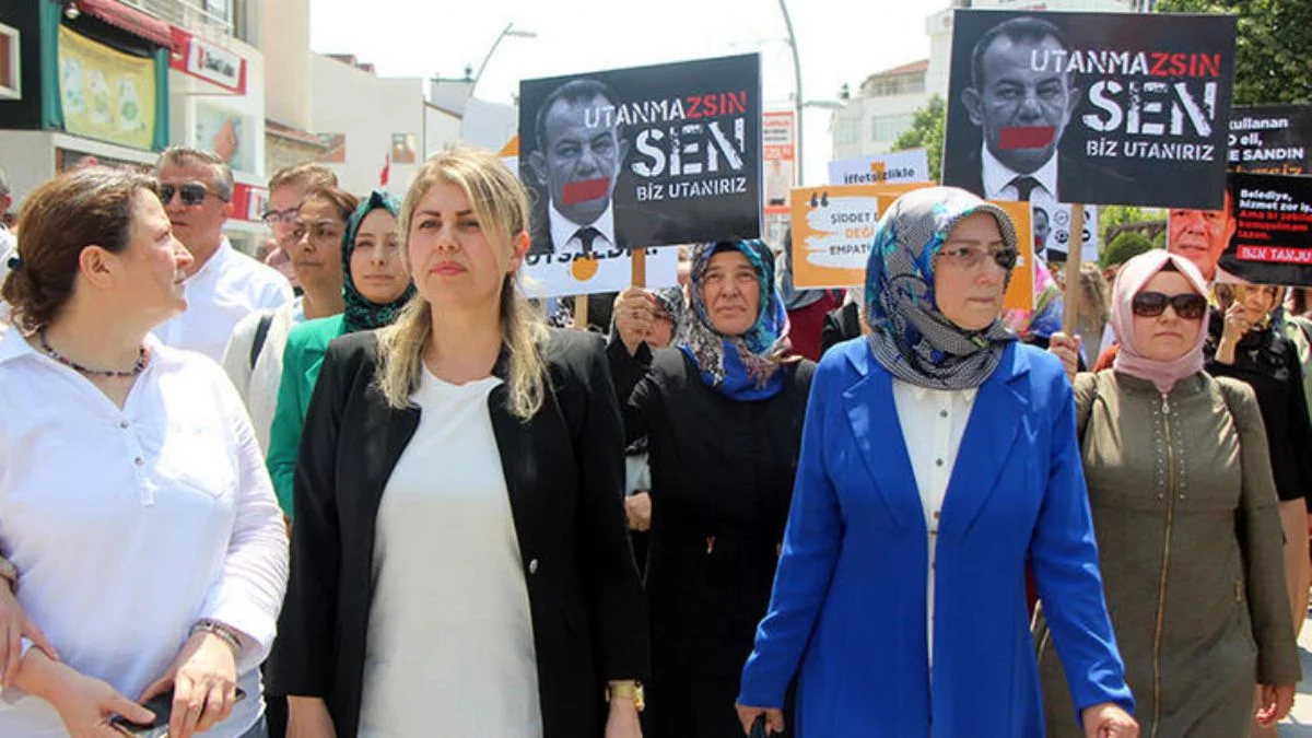 Tanju Özcan'ın kadın meclis üyesine sözleri protesto edildi