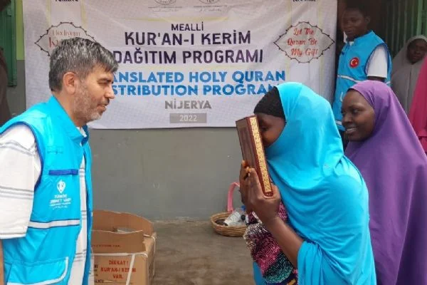 TDV kurban yardımlarıyla birlikte ihtiyaç sahiplerine Kur'an-ı Kerim de ulaştıracak