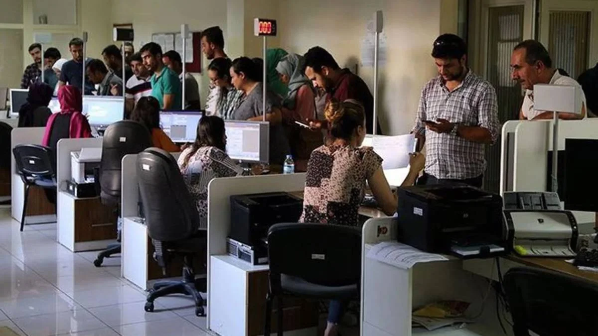 Türkiye'de kaç memur var? Türkiye'de en çok kamu personeli hangi kurumda var? Türkiye'de sözleşmeli ve kadrolu memur sayısı kaç?