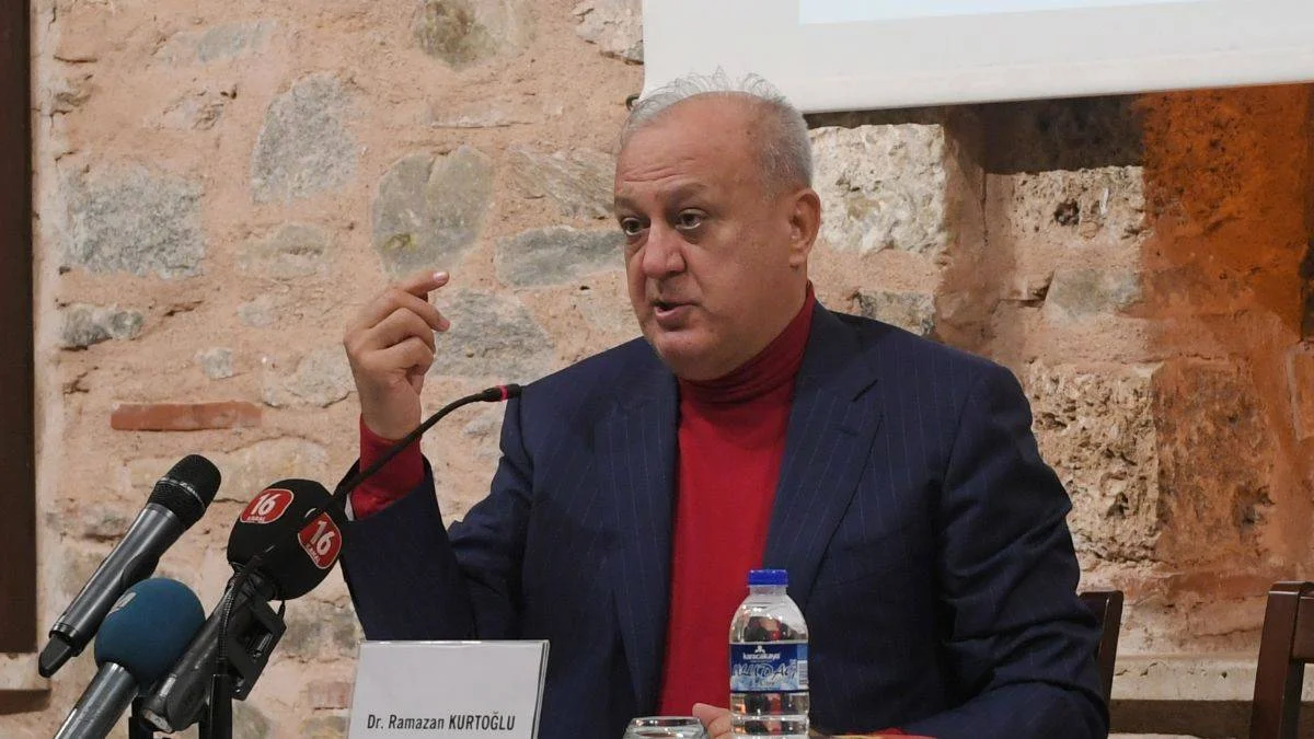 Yazar Kurtoğlu'nun 'eleştiri hakkı' isyanı