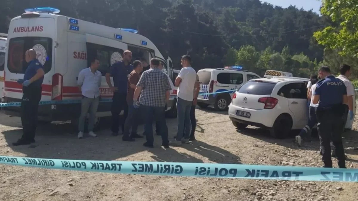 Yol kenarındaki bir tesiste park halindeki otomobilde ceset bulundu