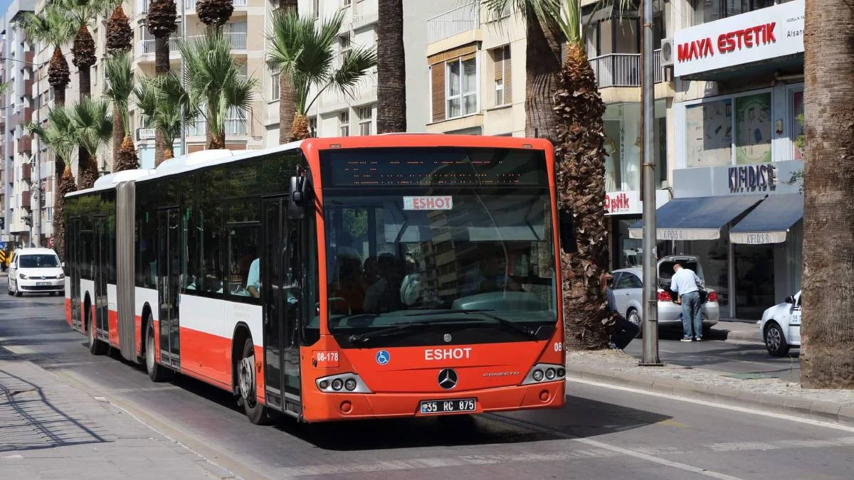 15 Temmuz'da (bugün) İzmir'de ESHOT otobüsleri ücretsiz mi? İzmir'de 15 Temmuz'da otobüs, metro, İZBAN bedava mı?