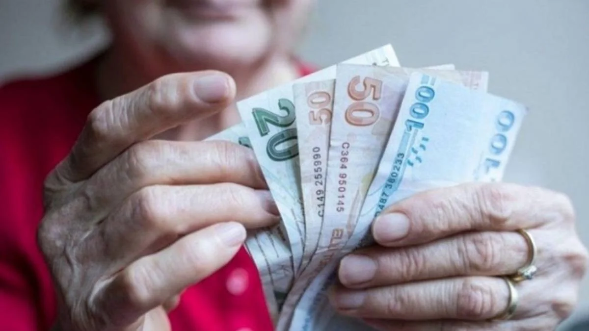 65 yaş aylığı (yaşlılık maaşı) bayramdan önce yatar mı? Yaşlılık aylığı (65 yaş) ne zaman yatacak? Yaşlılık aylığı 8 Temmuz'da mı yatacak?
