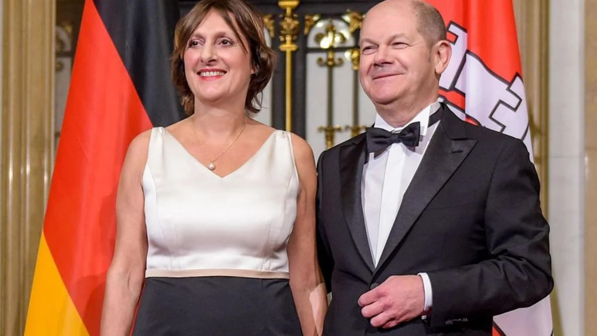 Almanya Scholz'un eşinin çöpe attığı gizli belgeleri konuşuyor