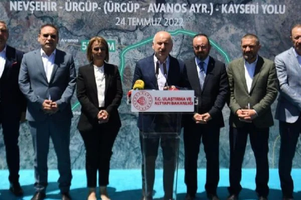 Bakan Karaismailoğlu: Yaptığımız projeler, vizyonsuzlara tokat gibi cevabımızdır