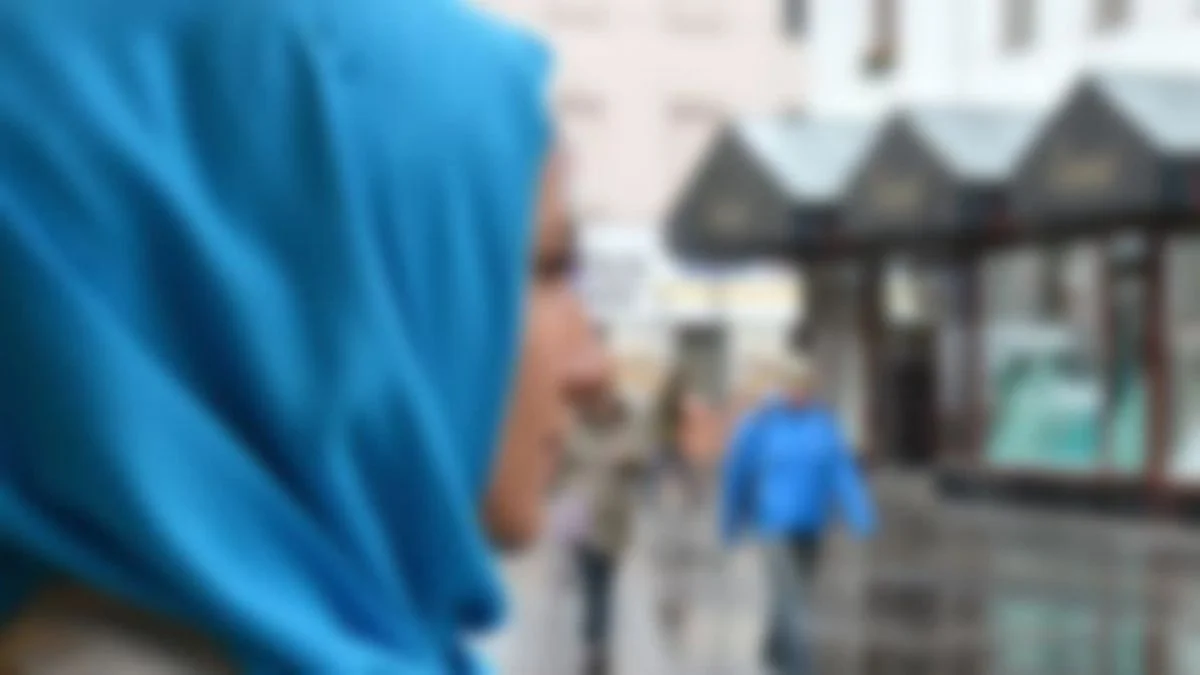 Berlin'de ırkçı saldırı; başörtüsü yırtıldı