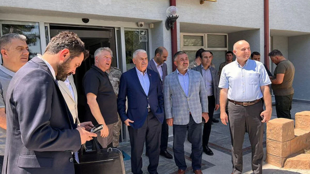 Binali Yıldırım'ı taşıyan helikopter acil iniş yaptı