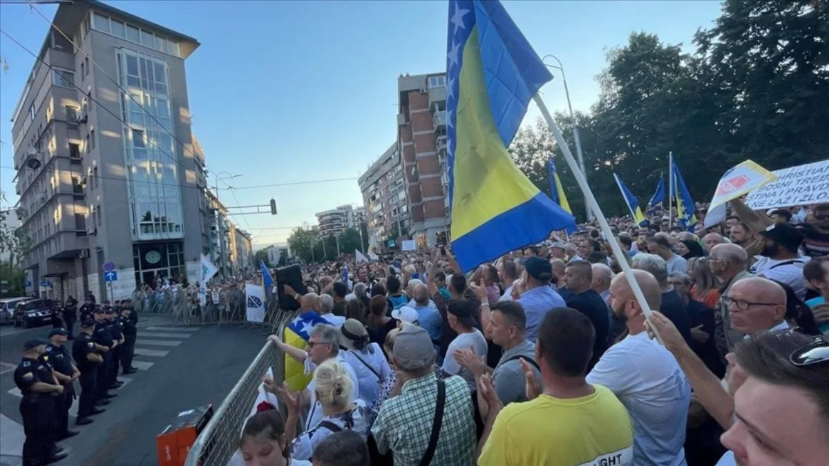 Bosna Hersek'te 'dayatma seçim yasası' protestosu