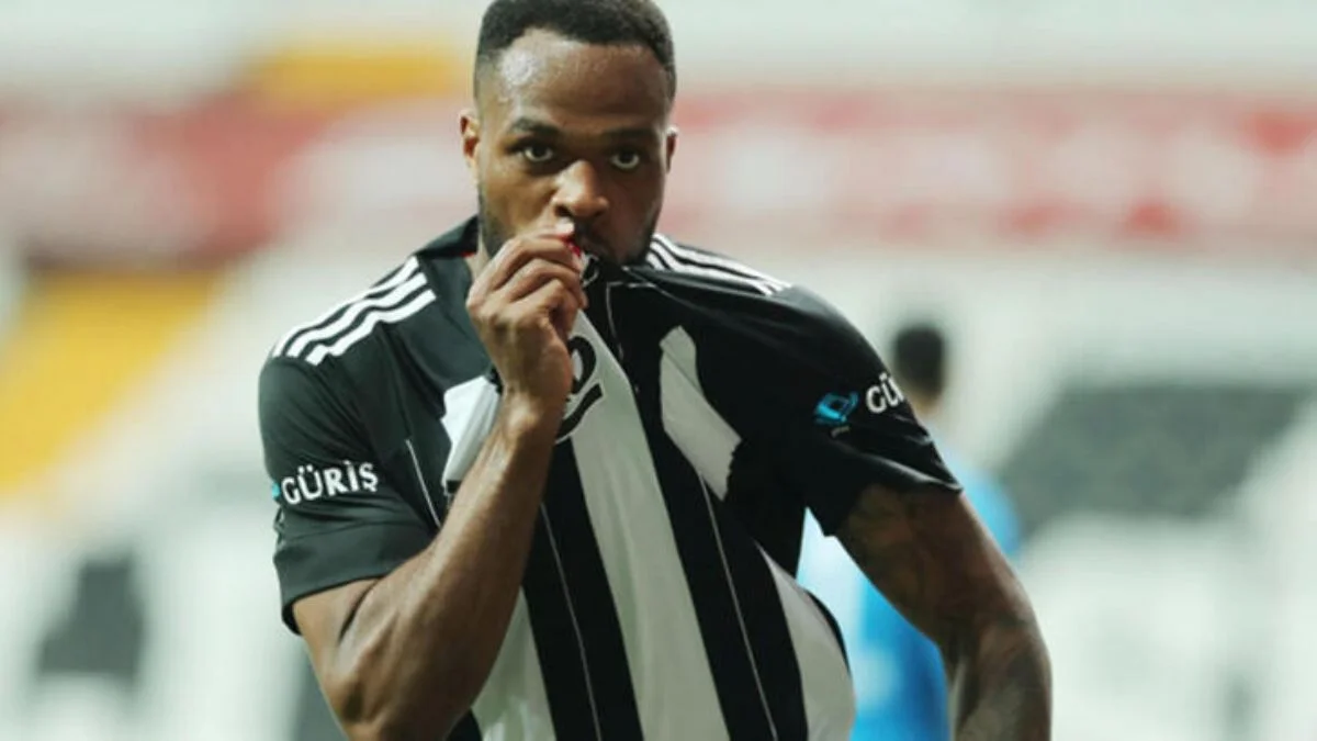 Cyle Larin, Beşiktaş'a veda etti