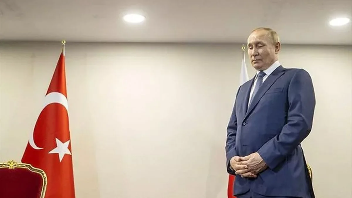 Erdoğan'ın Putin'i beklettiği görüntüler sosyal medyada gündem oldu