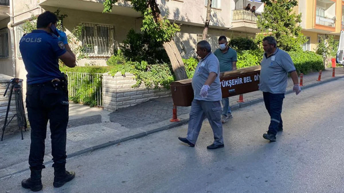 Evinde ölü bulundu