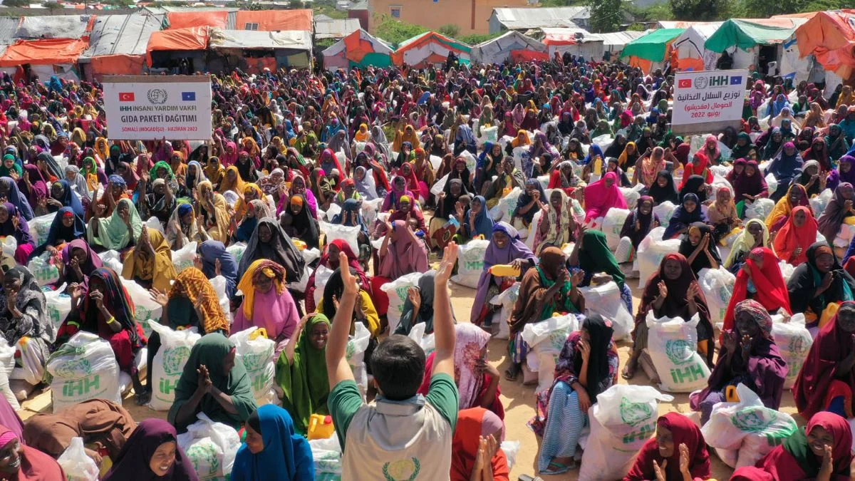 İHH Somali'de 10 bin 520 adet gıda kolisi dağıttı