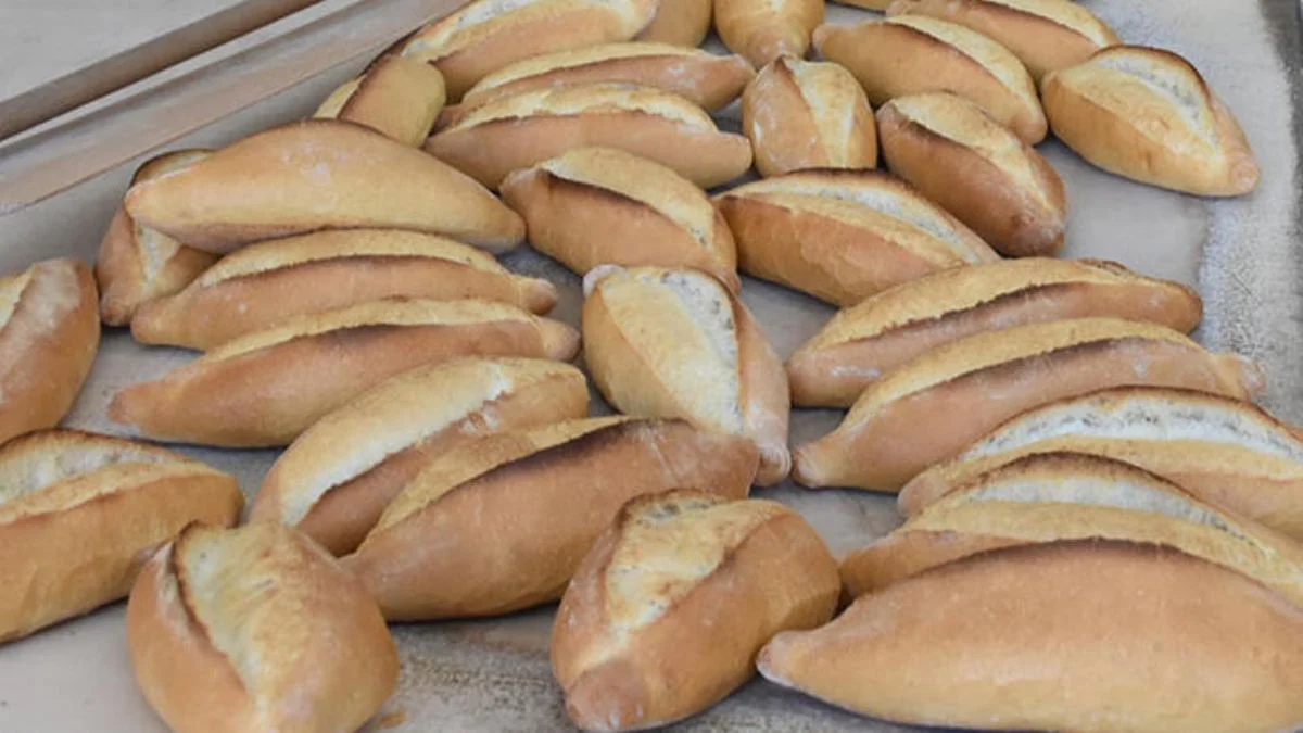 İzmir'de ekmek 4 TL oldu