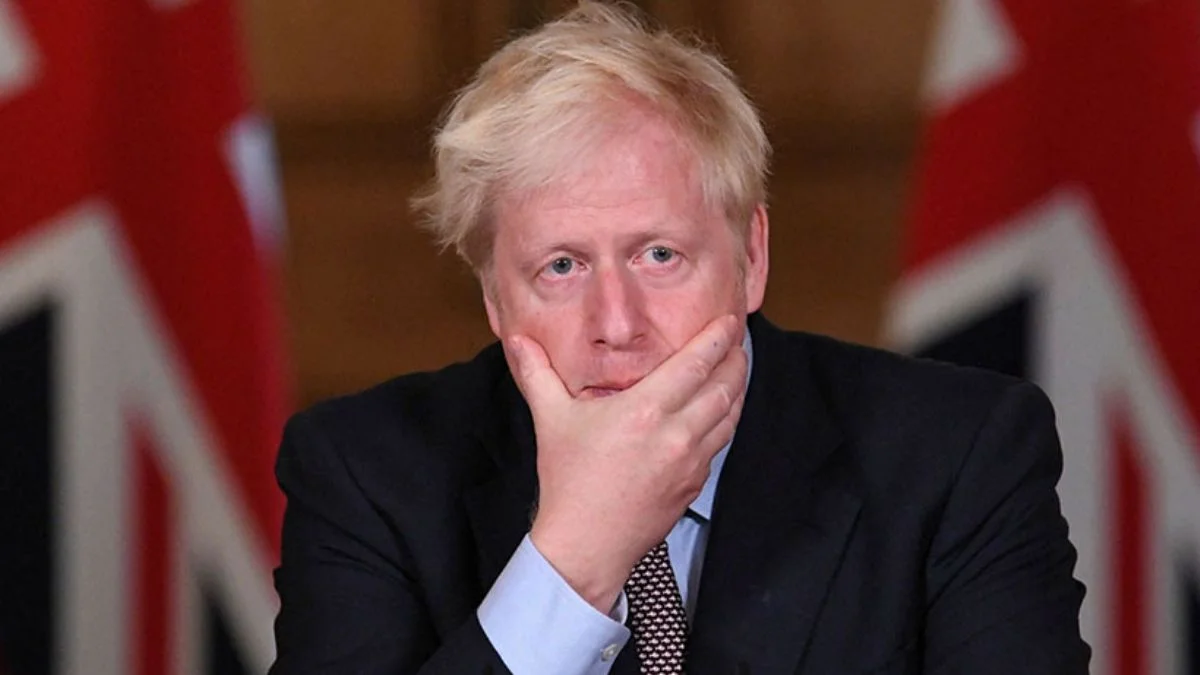 Johnson, uçurumun kenarında! 24 saat içinde 3. bakan istifasını açıkladı