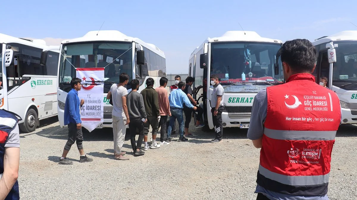 Kamu düzenini bozanlar ülkeden çıkarılıyor