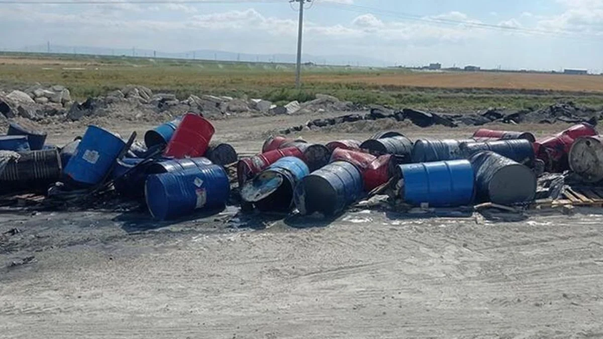 Konya'da panik! Mahallelere kimyasal dolu variller bırakıldı