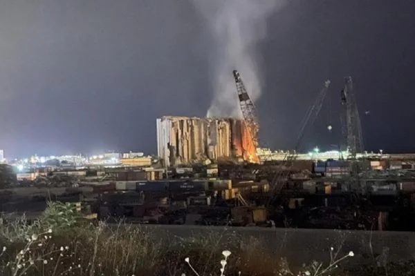 Lübnan'daki liman patlamasının sembolü silonun bir bölümü yıkıldı