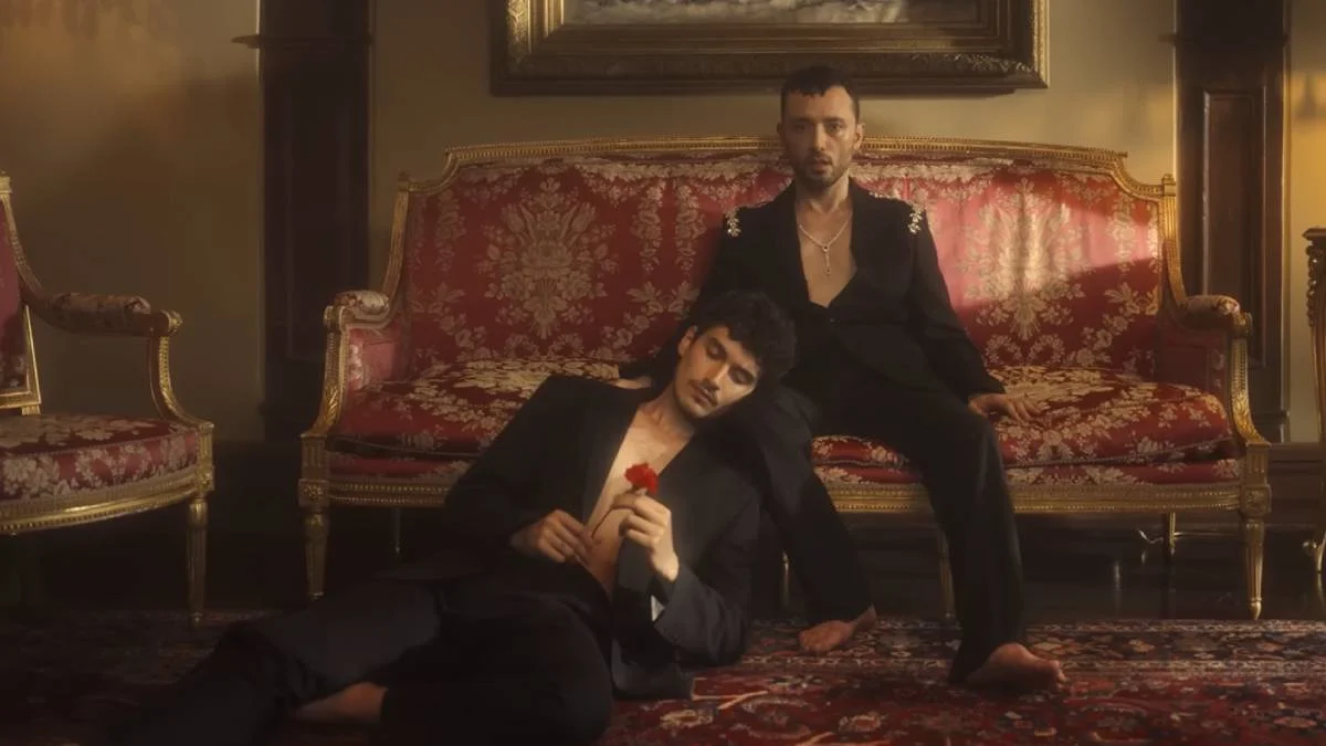 Mabel Matiz 'Karakol' klibi izle | Mabel Matiz erkekle çektiği klip İZLE | Mabel Matiz'in Karakol video klibi neden yasaklandı?