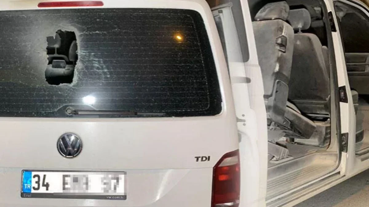 Maltepe'de eski milletvekilinin aracına molotoflu saldırı