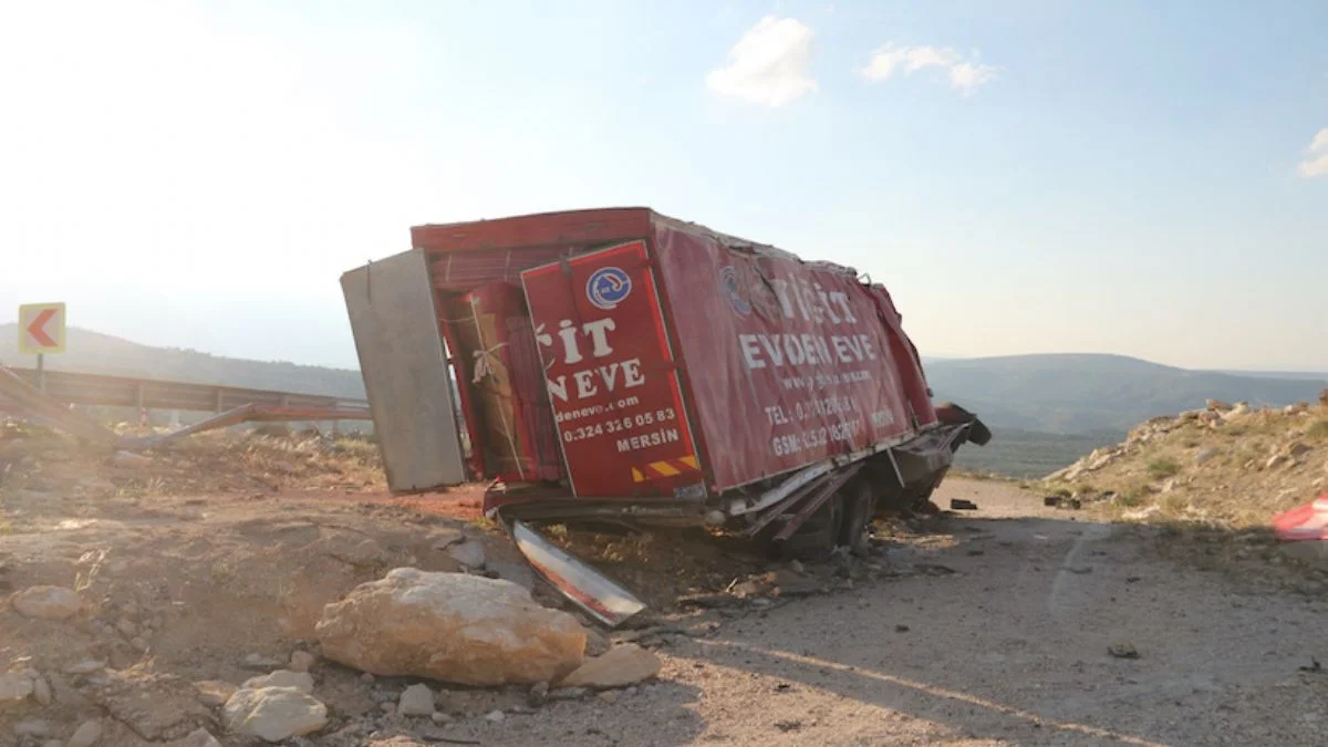 Mersin'de feci kaza: 4 ölü
