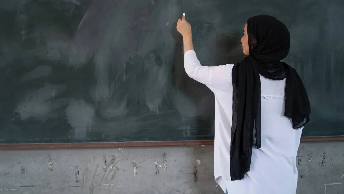 Öğretmen asgari ücret zammı kaç TL? Asgari ücrete zam ile öğretmen maaşı ne kadar artacak? 300-500 TL öğretmen maaşına ek zam mı yapıldı?