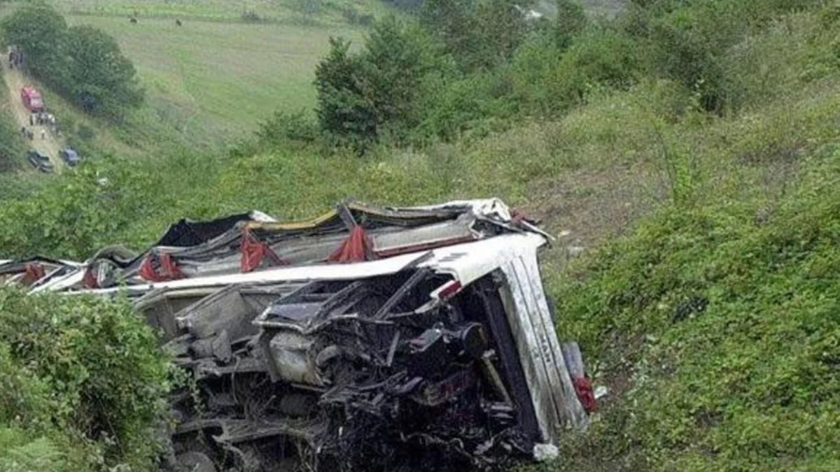 Pakistan'da katliam gibi kaza: 19 ölü