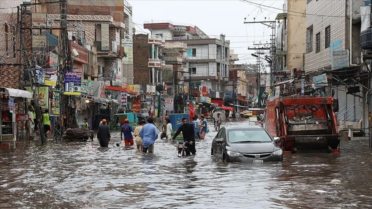 Pakistan'da şiddetli yağış; Ölü sayısı 32'ye yükseldi
