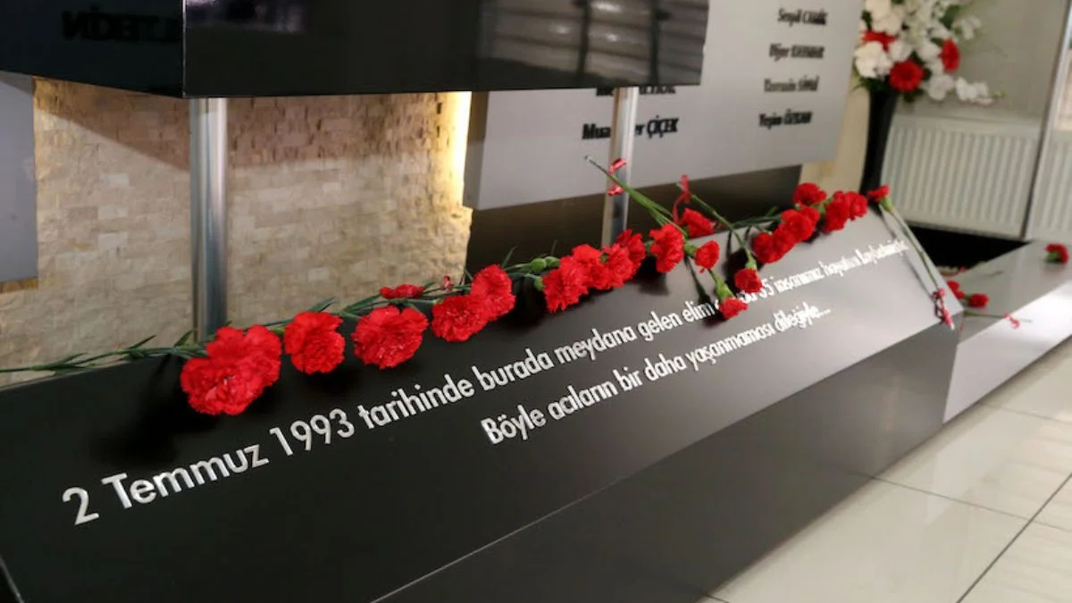 Sivas olaylarında hayatını kaybedenler anılıyor