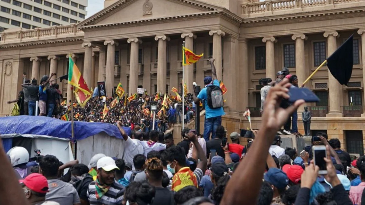 Sri Lanka'da başbakandan istifa kararı!