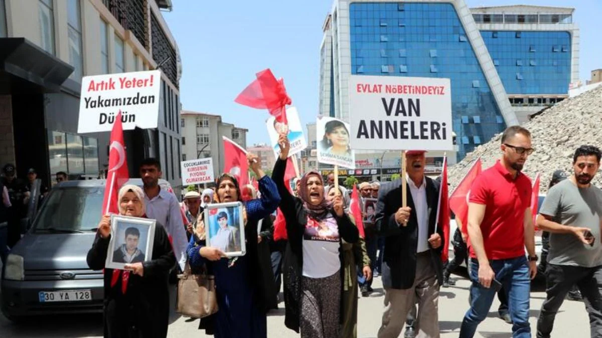 Vanlı anne: Kandil'in yolunu kapattık