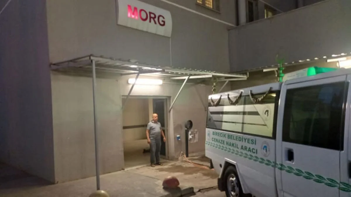 Yol kenarındaki uzman çavuşlara kamyon çarptı: 1 ölü, 1 yaralı