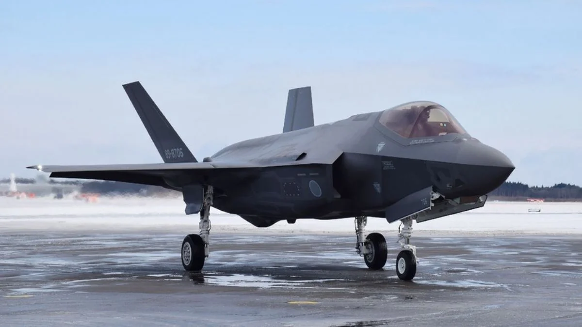 Yunan Bakan, ABD'li Bakandan F-35 uçağı istedi
