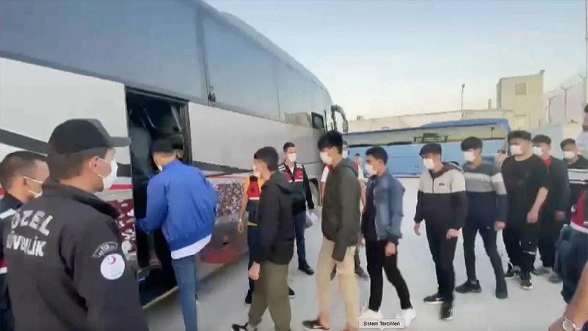 72 bin 578 göçmen sınır dışı edildi