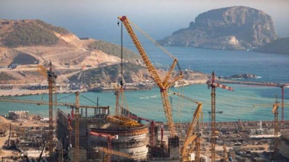 Akkuyu NGS'nin 1'inci güç ünitesinde kutup vincinin montajı yapıldı