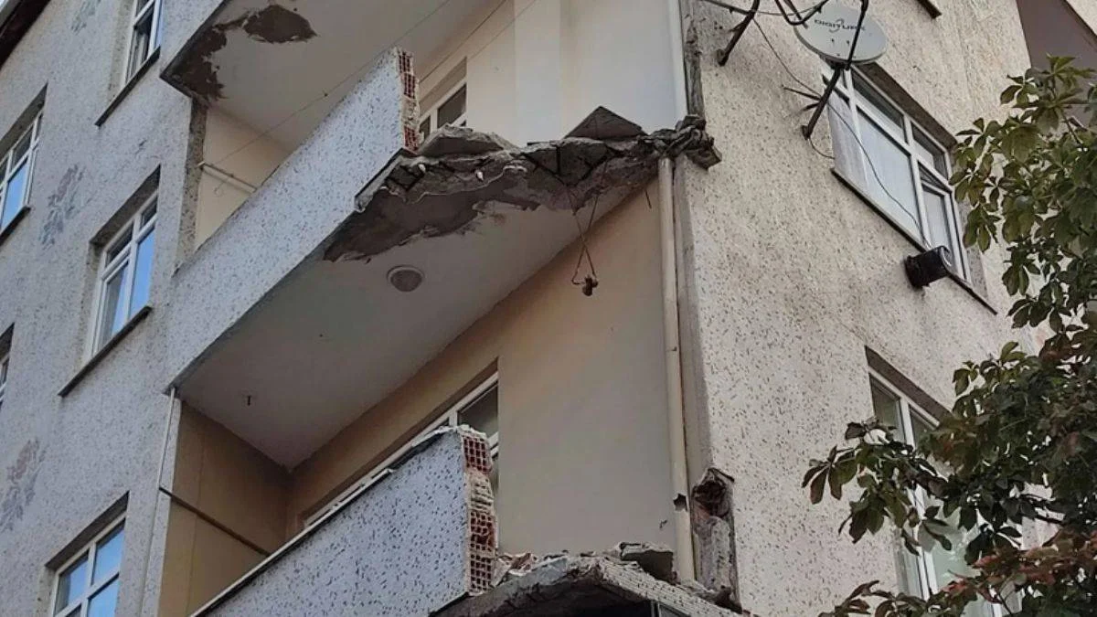 Bağcılar'da balkon faciası: 1 ölü