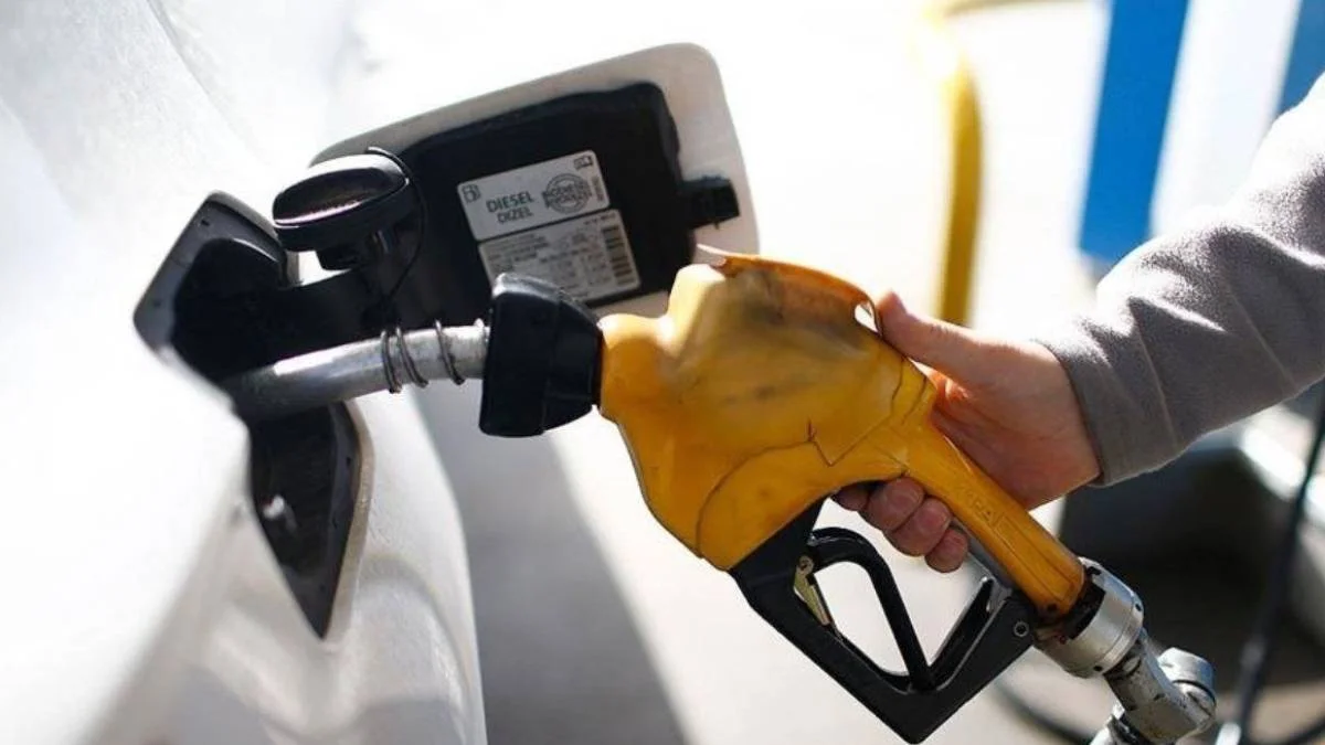 Benzin 30 Ağustos indirim | Benzine 30 Ağustos salı günü indirim mi gelecek? Benzine ne kadar indirim yapıldı? Benzin-mazot indirimi var mı?