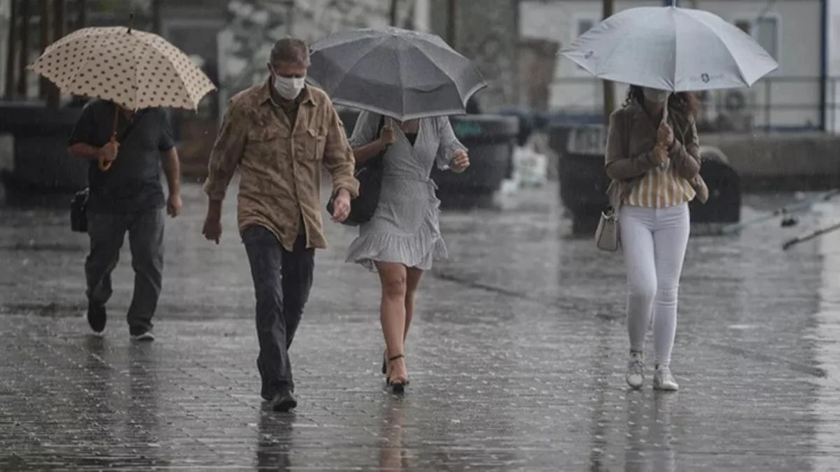 Bugün yağmur mu yağacak? Bugün İstanbul'da yağmur yağacak mı? Saat kaça kadar yağmur var?