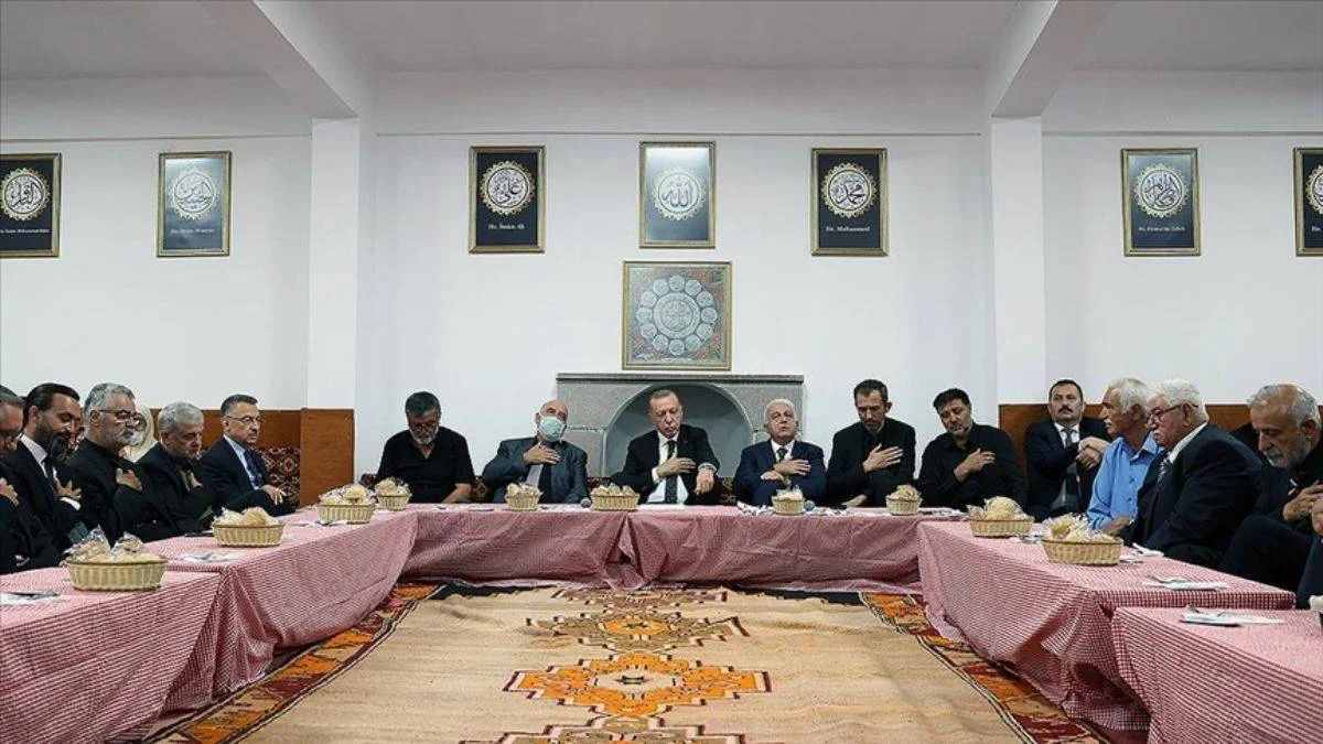 Cumhurbaşkanı Erdoğan, Cemevi'nde muharrem ayı iftarına katıldı