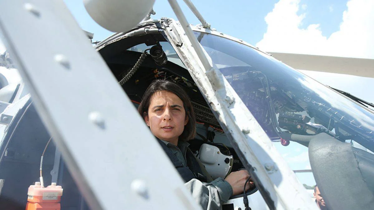Deniz Hava Komutanlığının tek kadın pilotu Hatice Yüzbaşı