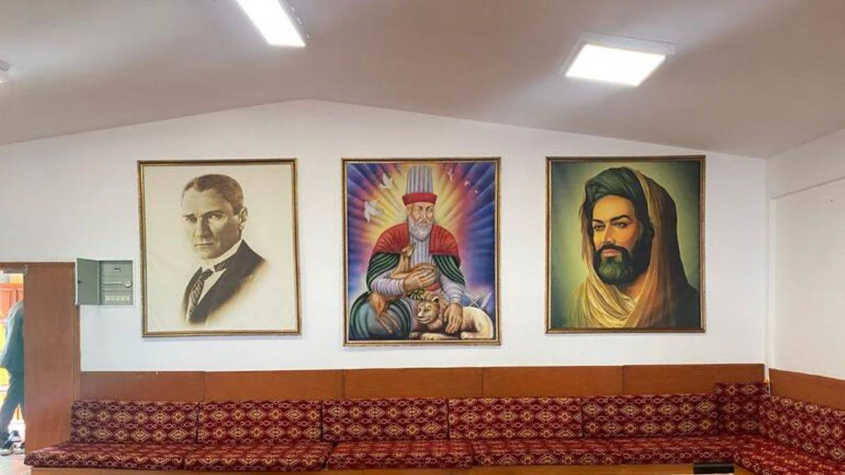 Erdoğan'ın ziyaret ettiği cemevinden 'tablo' açıklaması