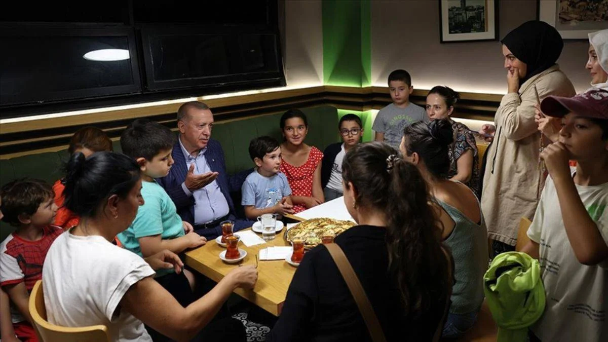 Erdoğan pastanede vatandaşlarla sohbet etti