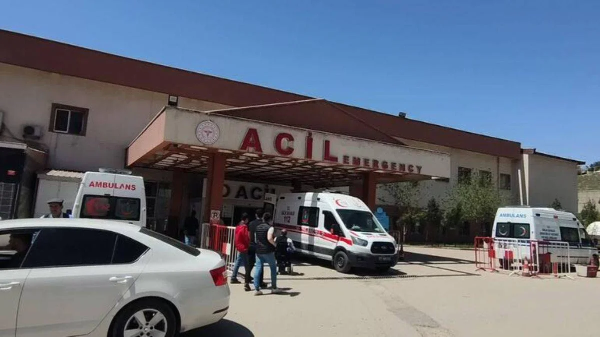 Eşini ve 3 kızını öldürüp, polise teslim oldu