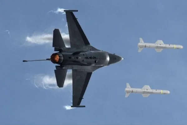 F-16 gemi katilini kuşandı! Savaş çanları çalıyor