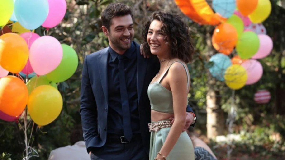 Furkan Andıç ile Aybüke Pusat sevgili mi? Aybüke Pusat ve Furkan Andıç dizi aşkı gerçek mi oldu?